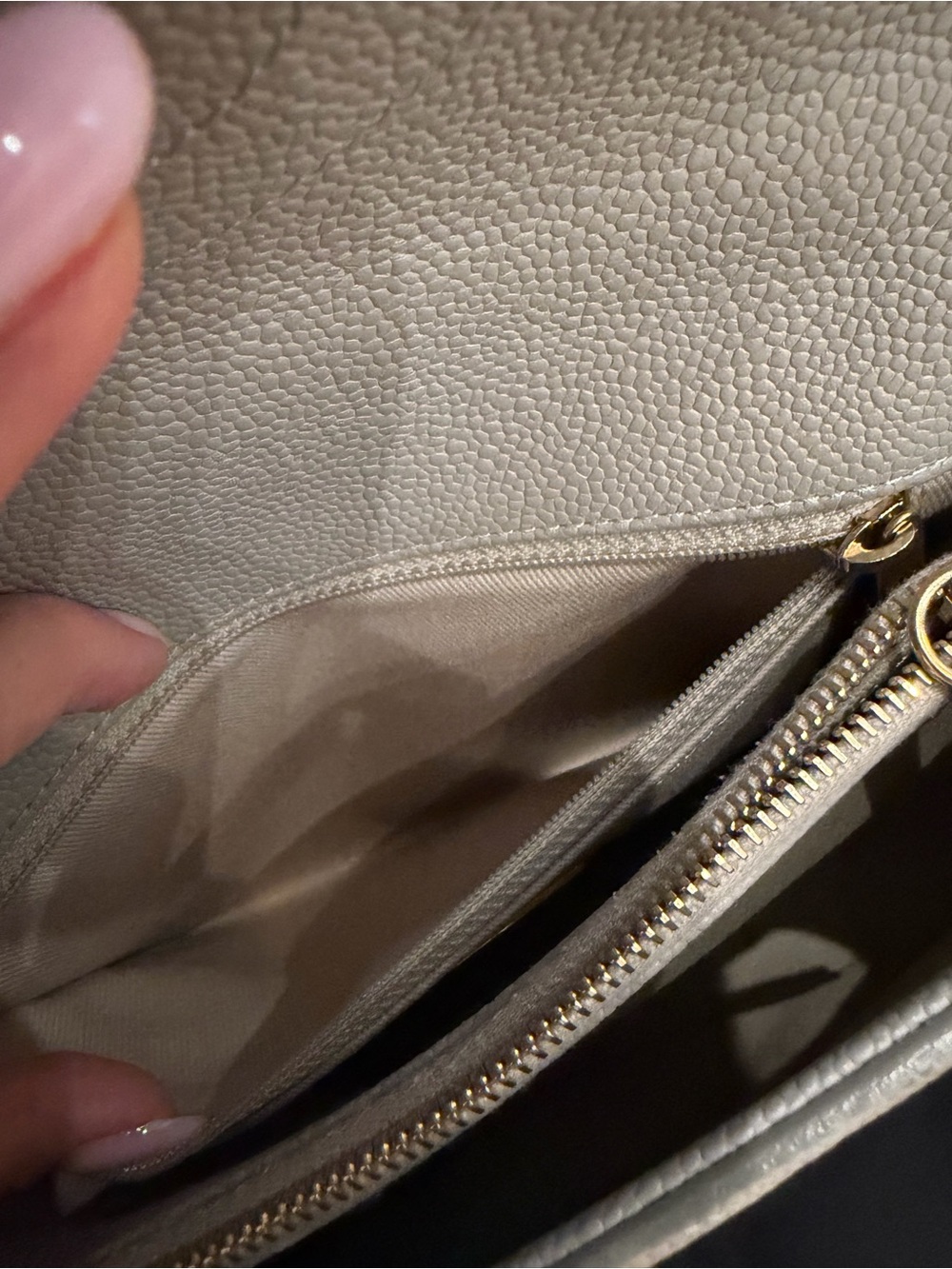 Grained Calfskin Small Stitched Flap - Picture 9 of 16